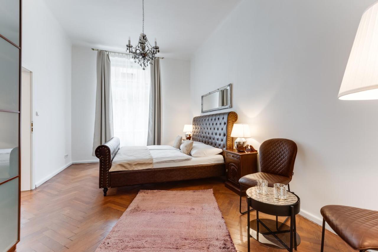 Luxury Riverside Apartments In The Center Of Praag Buitenkant foto
