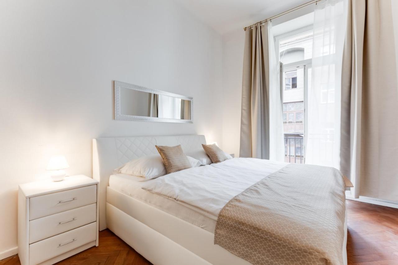 Luxury Riverside Apartments In The Center Of Praag Buitenkant foto