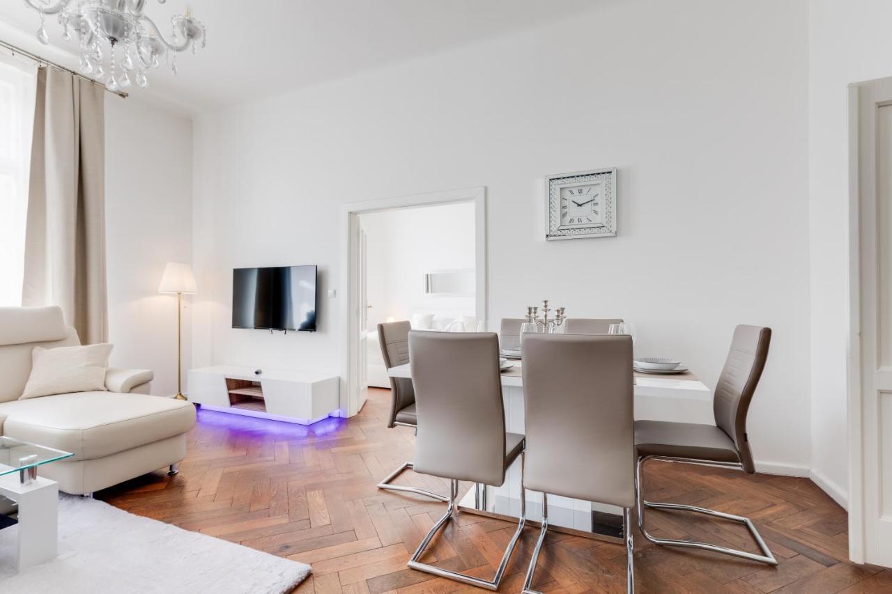 Luxury Riverside Apartments In The Center Of Praag Buitenkant foto