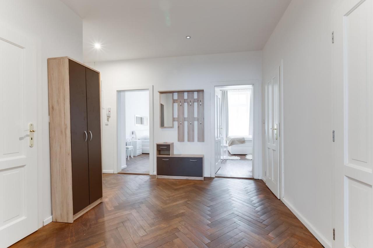 Luxury Riverside Apartments In The Center Of Praag Buitenkant foto