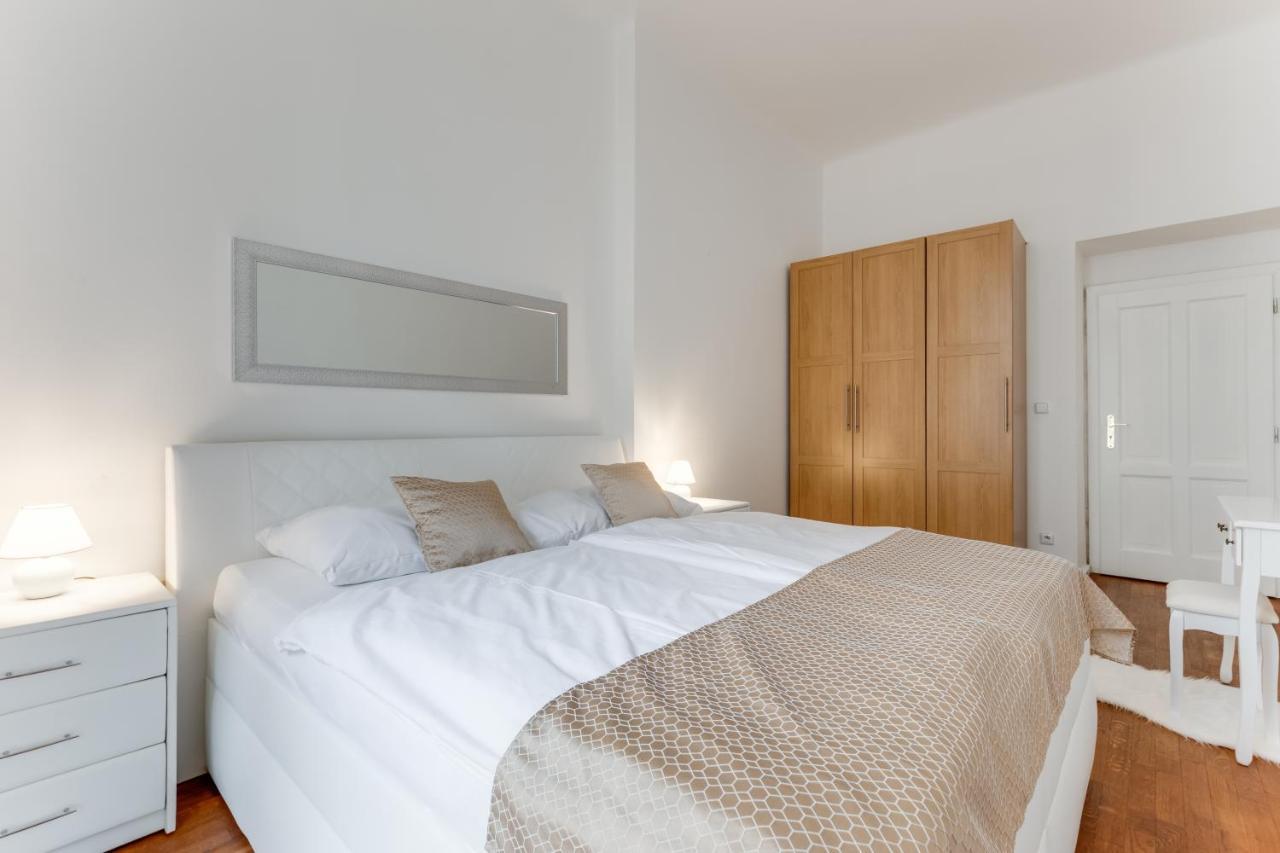 Luxury Riverside Apartments In The Center Of Praag Buitenkant foto
