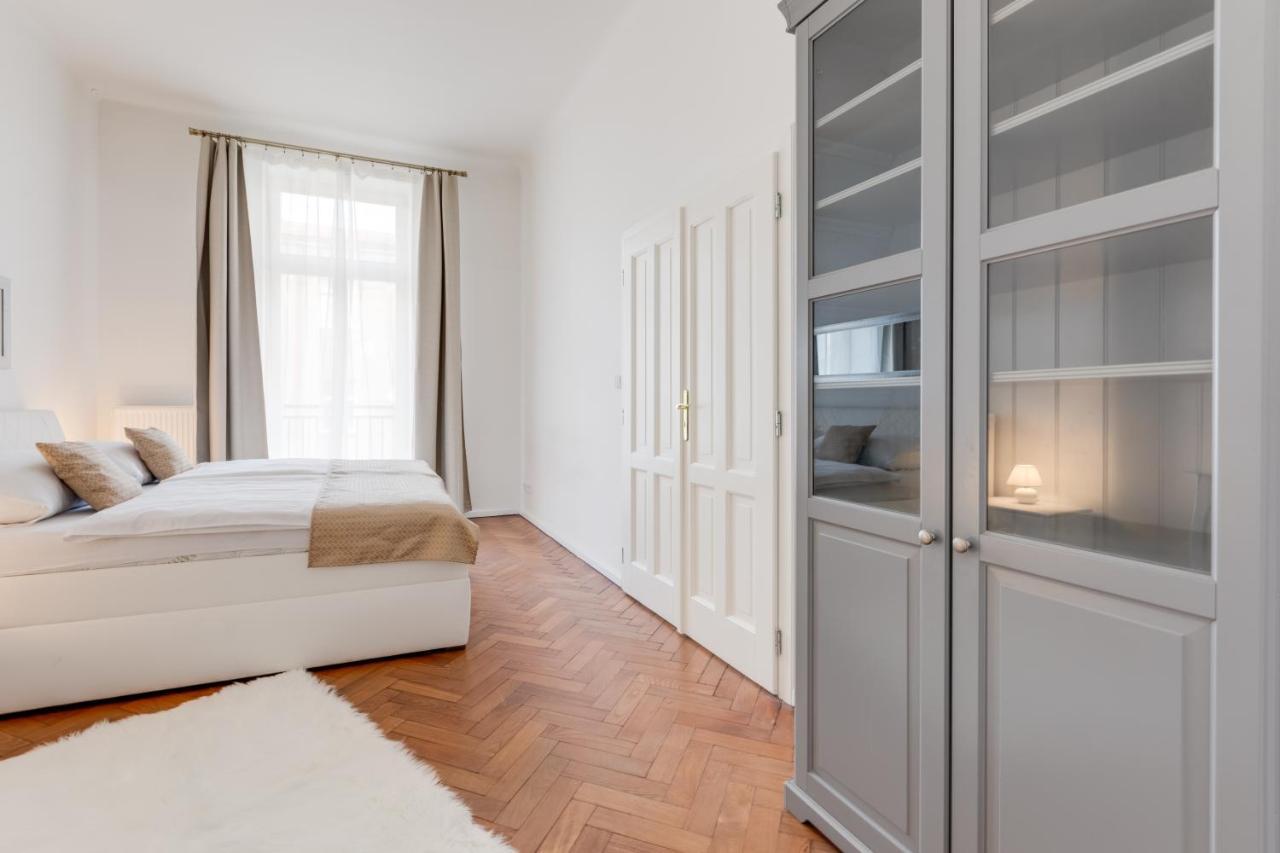 Luxury Riverside Apartments In The Center Of Praag Buitenkant foto