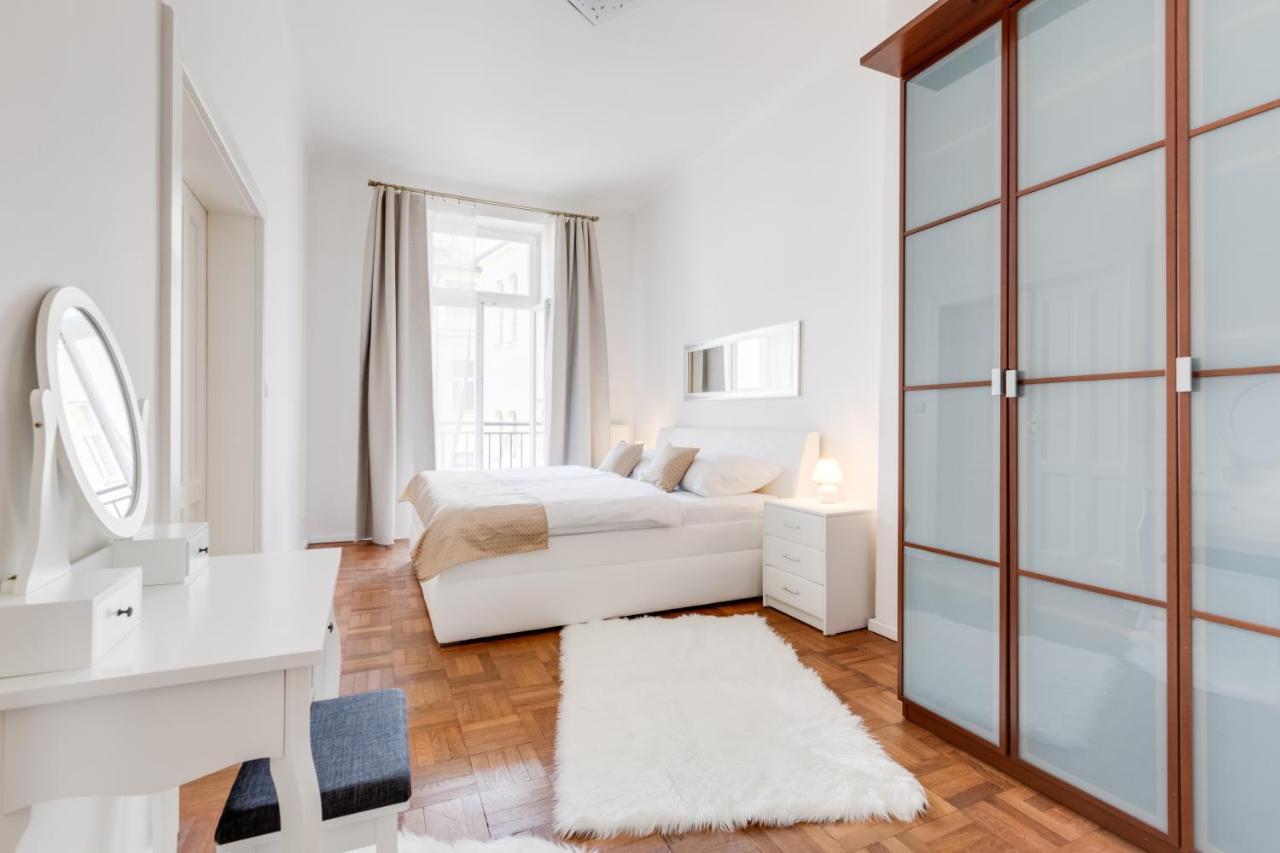 Luxury Riverside Apartments In The Center Of Praag Buitenkant foto