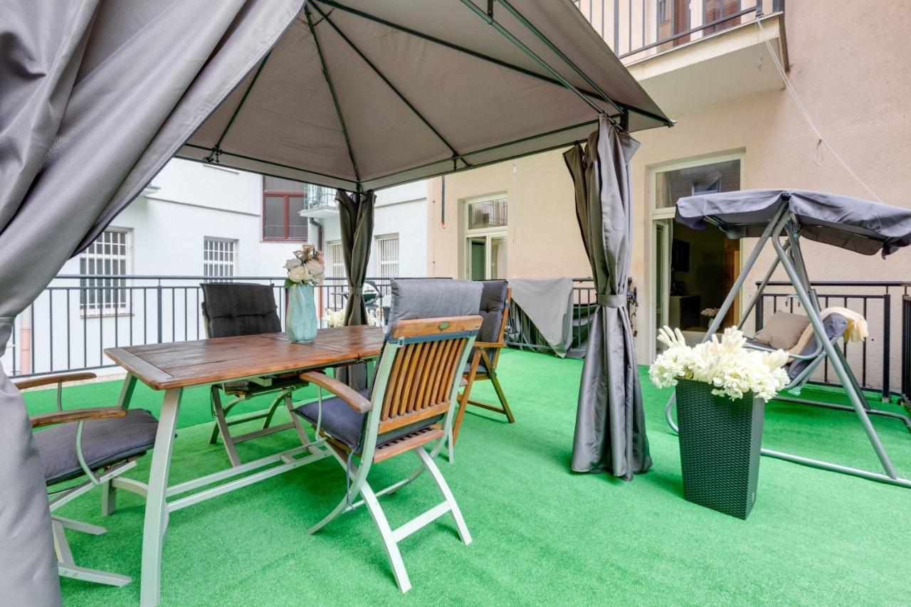 Luxury Riverside Apartments In The Center Of Praag Buitenkant foto