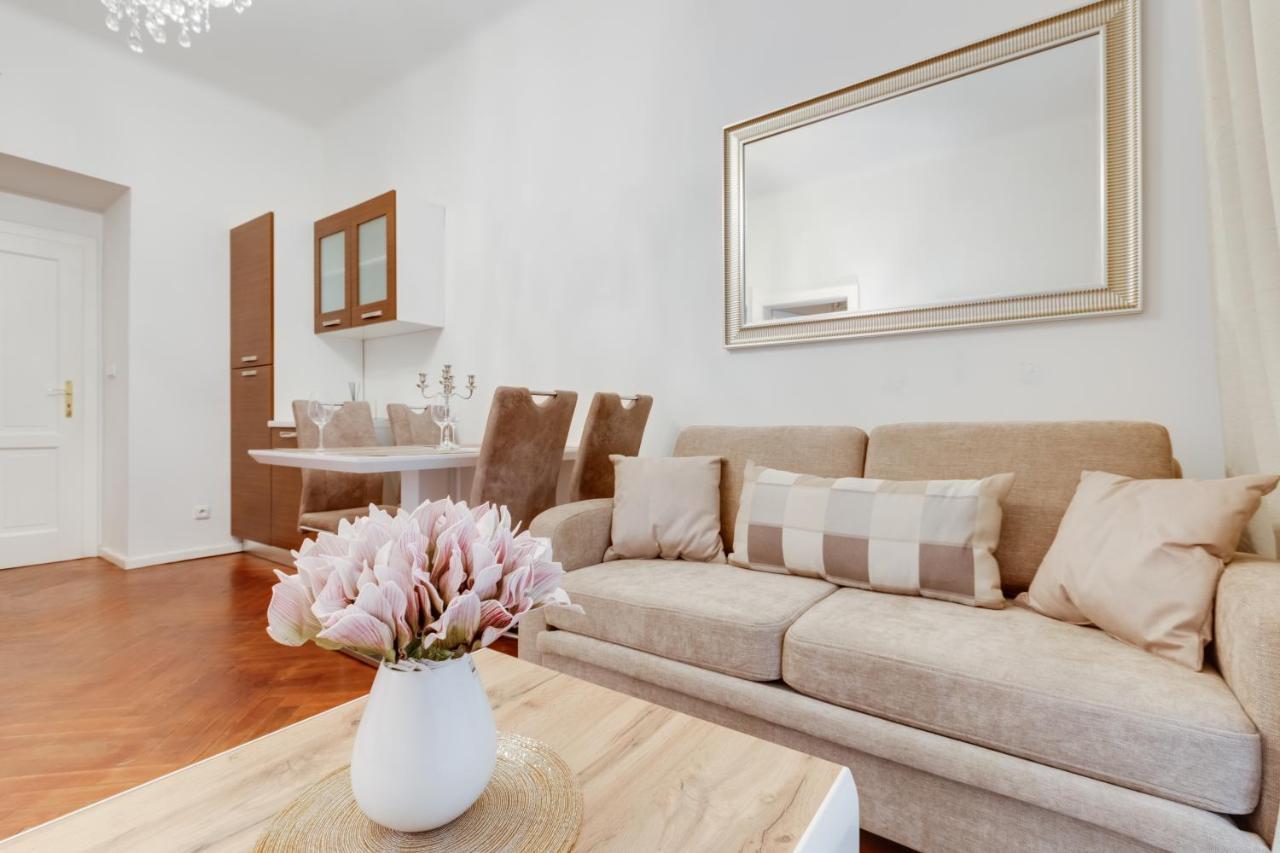 Luxury Riverside Apartments In The Center Of Praag Buitenkant foto