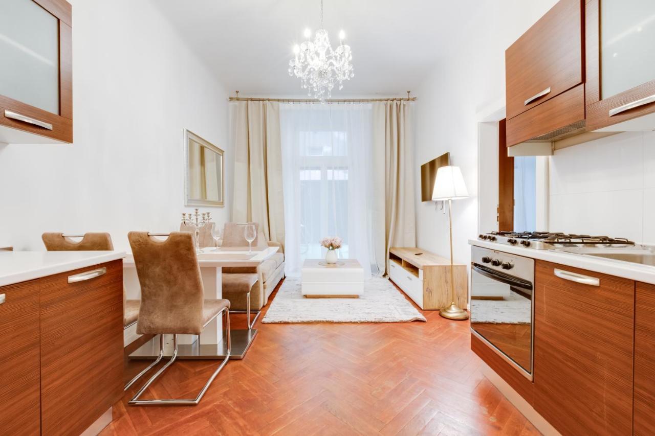 Luxury Riverside Apartments In The Center Of Praag Buitenkant foto
