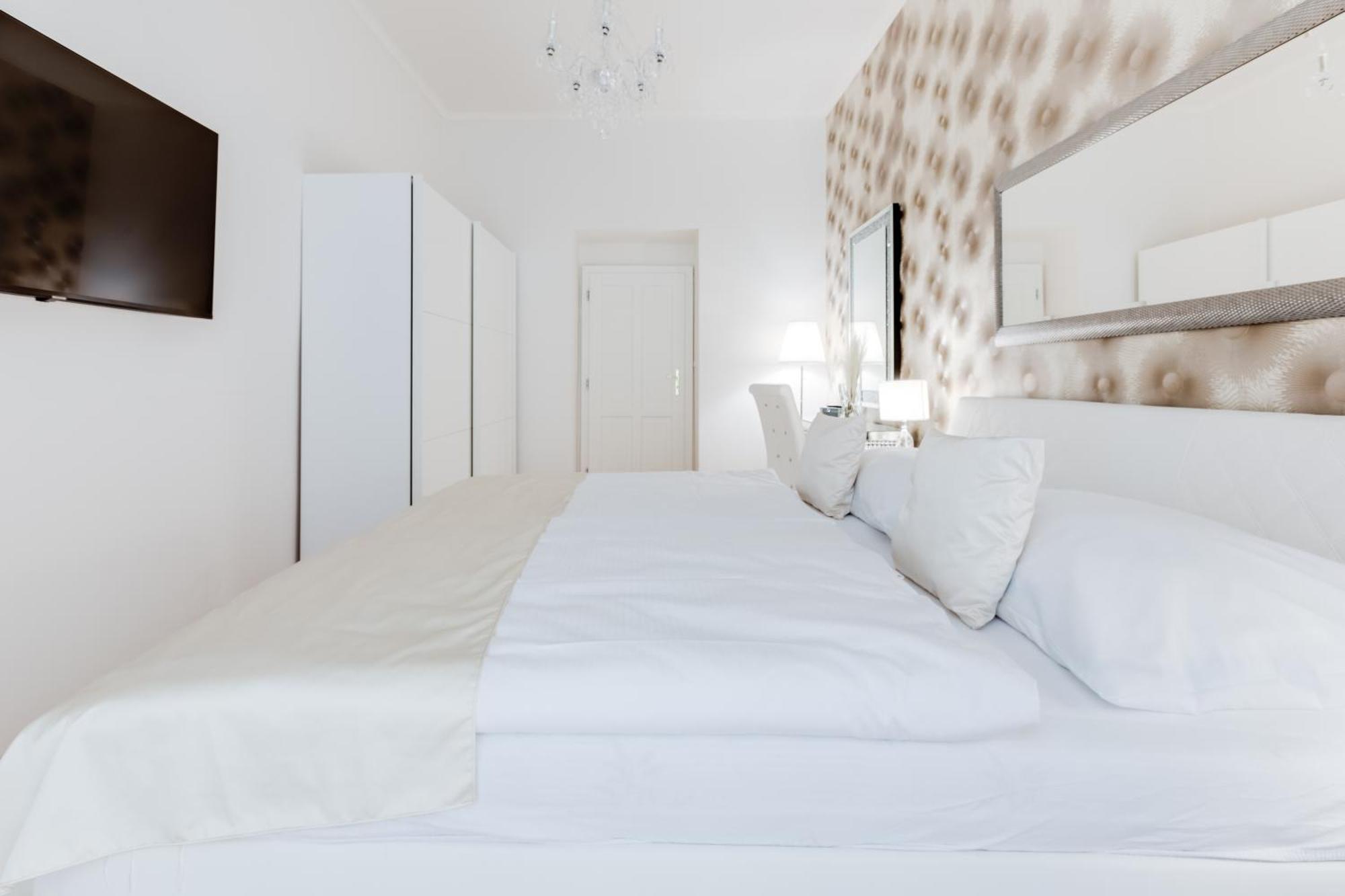 Luxury Riverside Apartments In The Center Of Praag Buitenkant foto